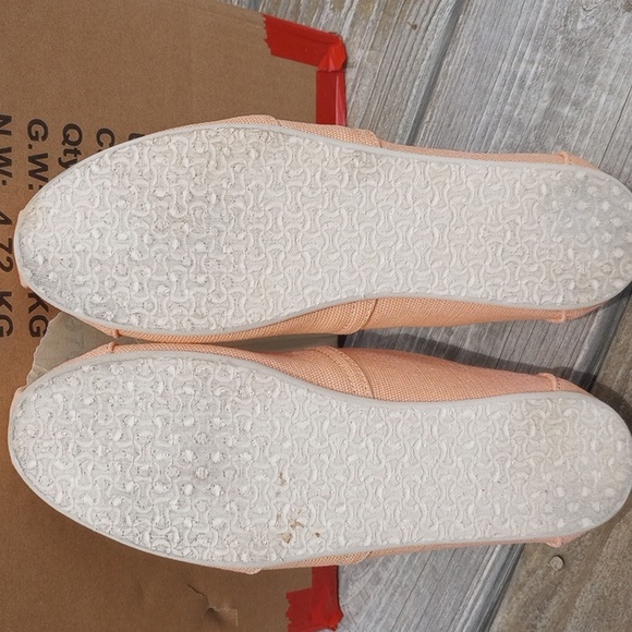 Tom's Flats Peach, worn once, Exc. Sz 8.5 - Picture 2 of 4